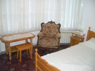Отель Family Hotel George Свиленград Двухместный номер с 2 отдельными кроватями-8